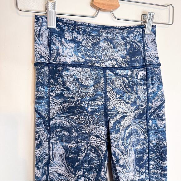 Lululemon In Movement 7/8 Tight *Everlux 25"
Paisley Glaze Multi - Picture 3 of 7